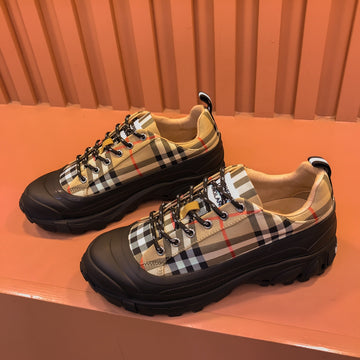 Burberry Shoe brown